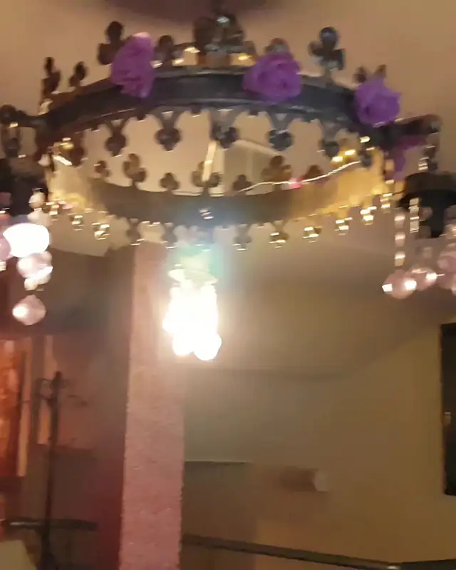 Żyrandol w sali