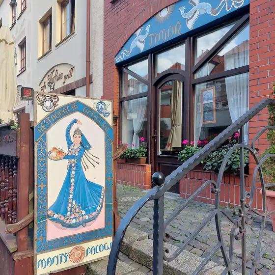 Szyld przy wejściu